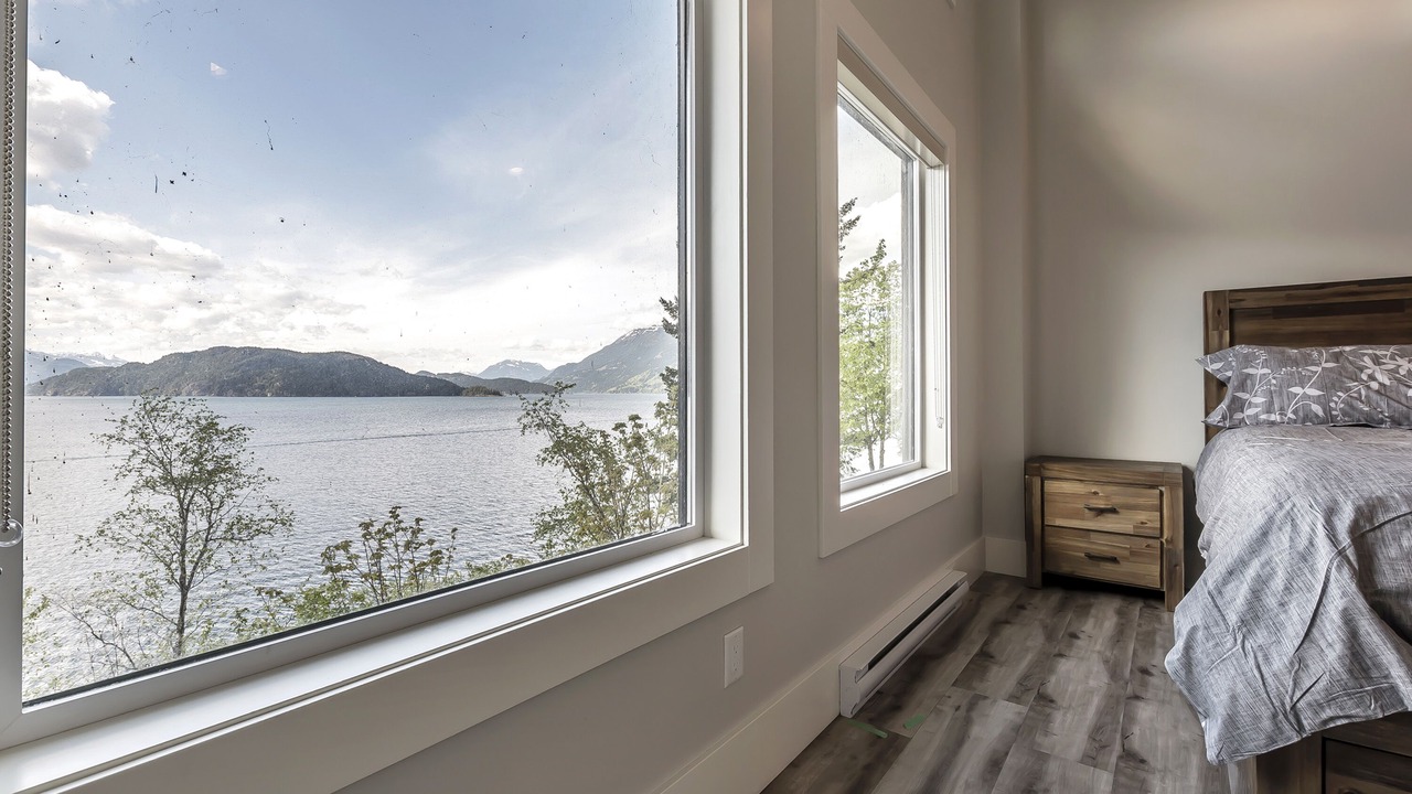 Photo of Bedroom in Harrison Hot Springs
