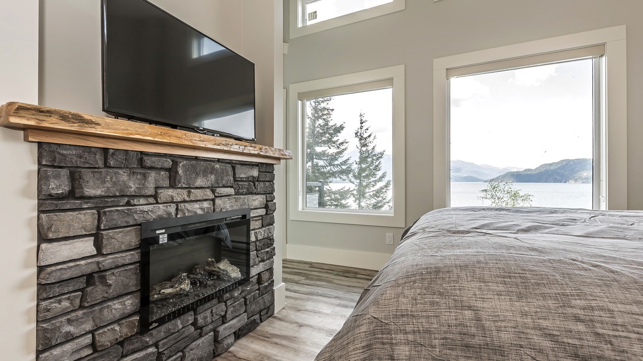 Photo of Bedroom in Harrison Hot Springs
