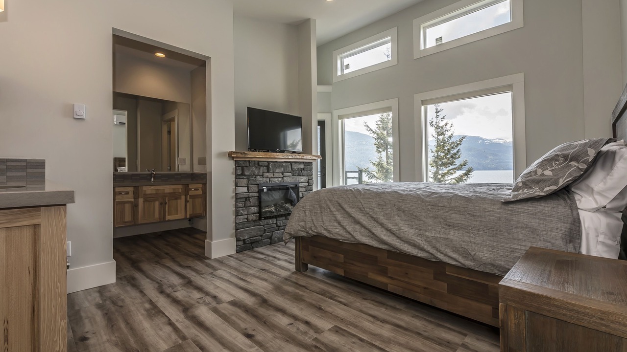 Photo of Bedroom in Harrison Hot Springs