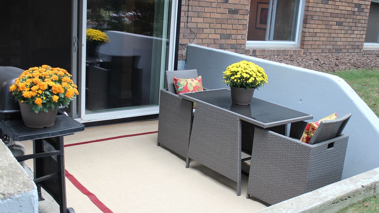 Photo of Outdoor in Whyte ave