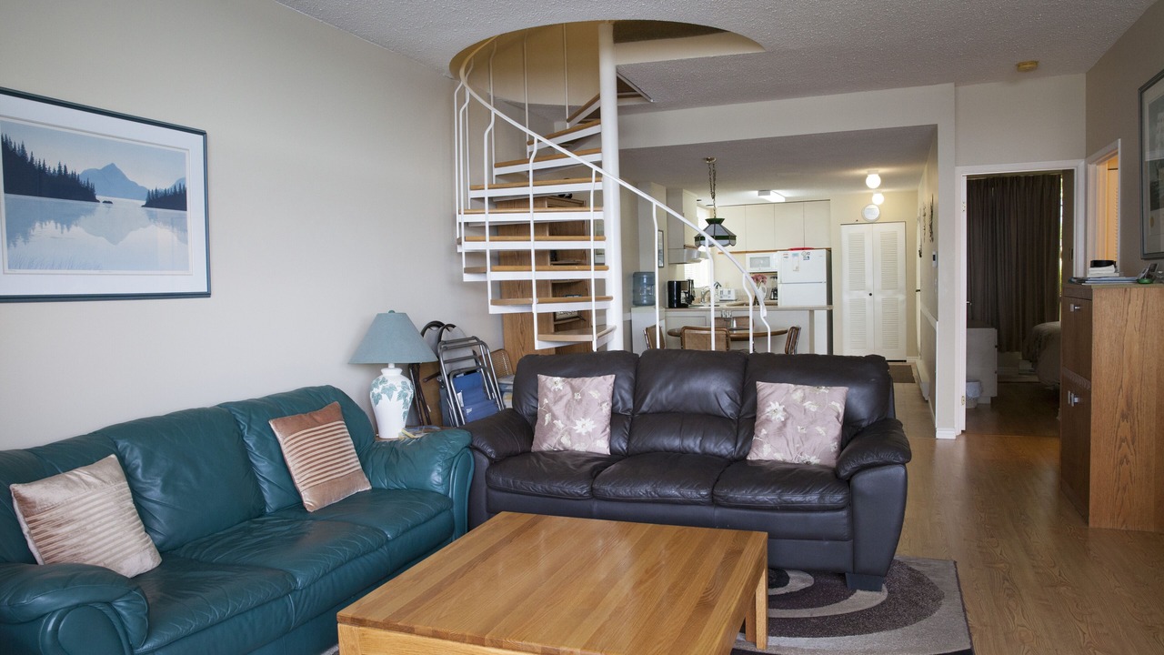 Photo of Livingroom in North Oyster