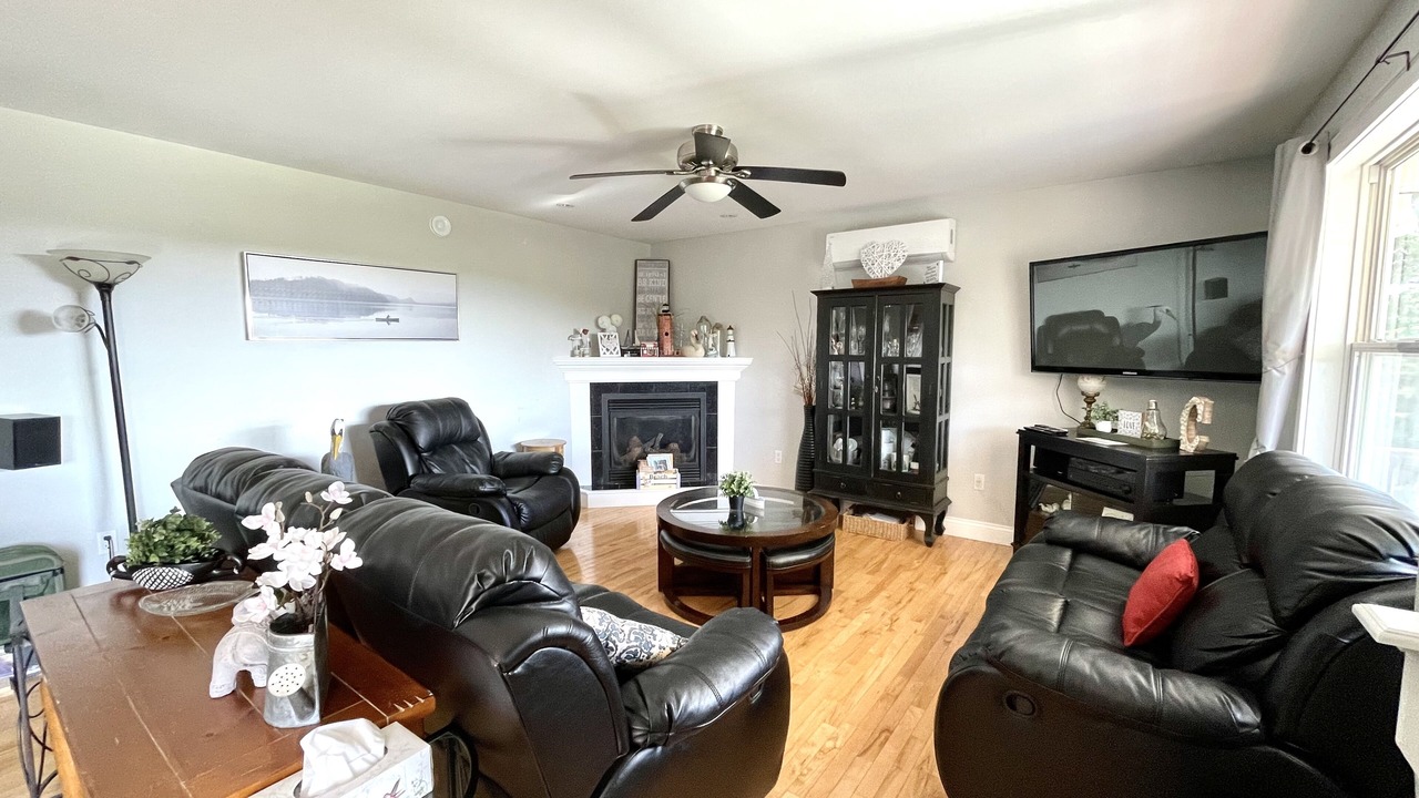 Photo of Livingroom in Mayfield
