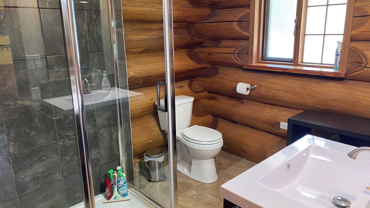 Photo of Bathroom in Golden