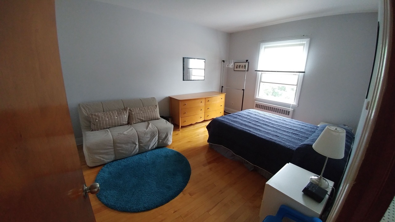 Photo of Bedroom in Cote-Des-Neiges—Notre-Dame-De-Grace