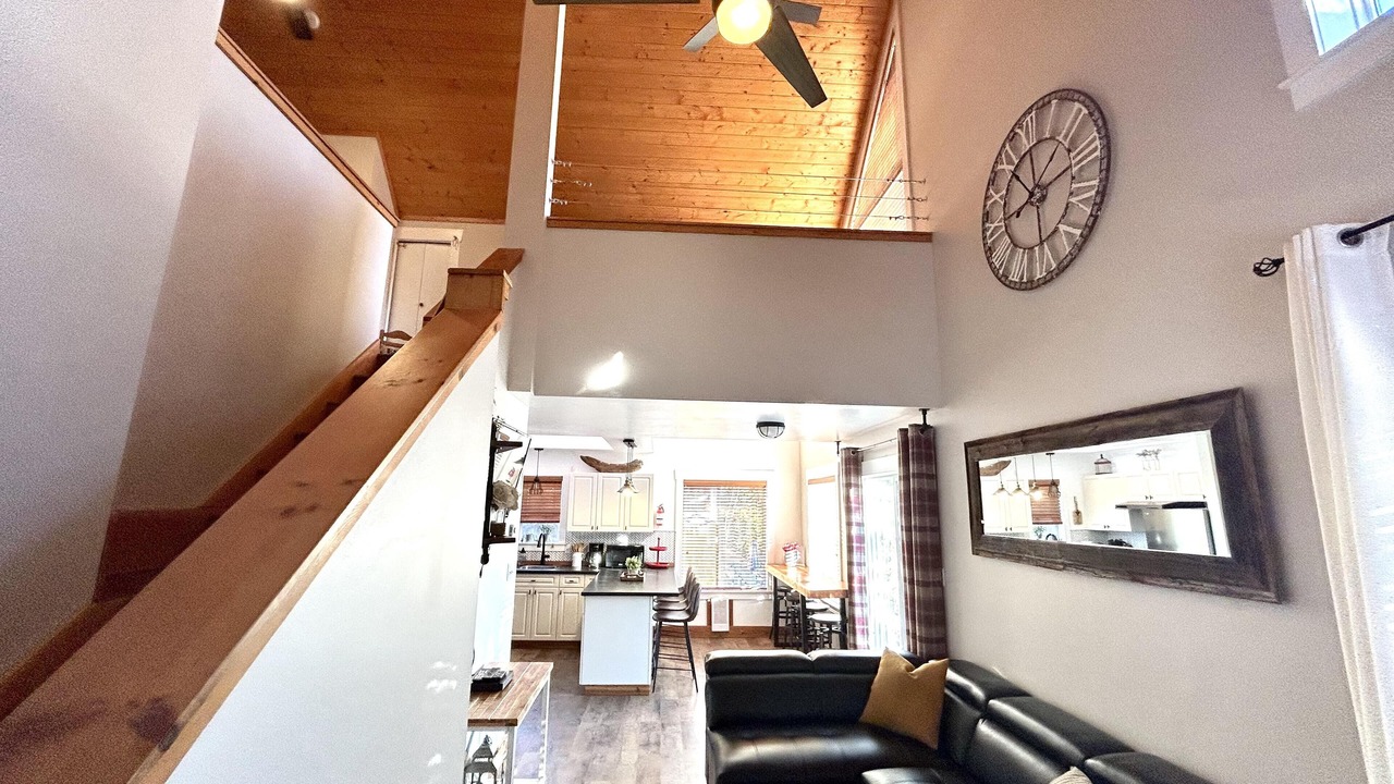 Photo of Livingroom in Anglemont