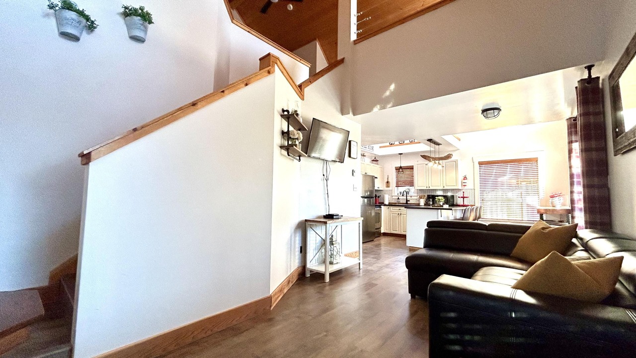 Photo of Livingroom in Anglemont