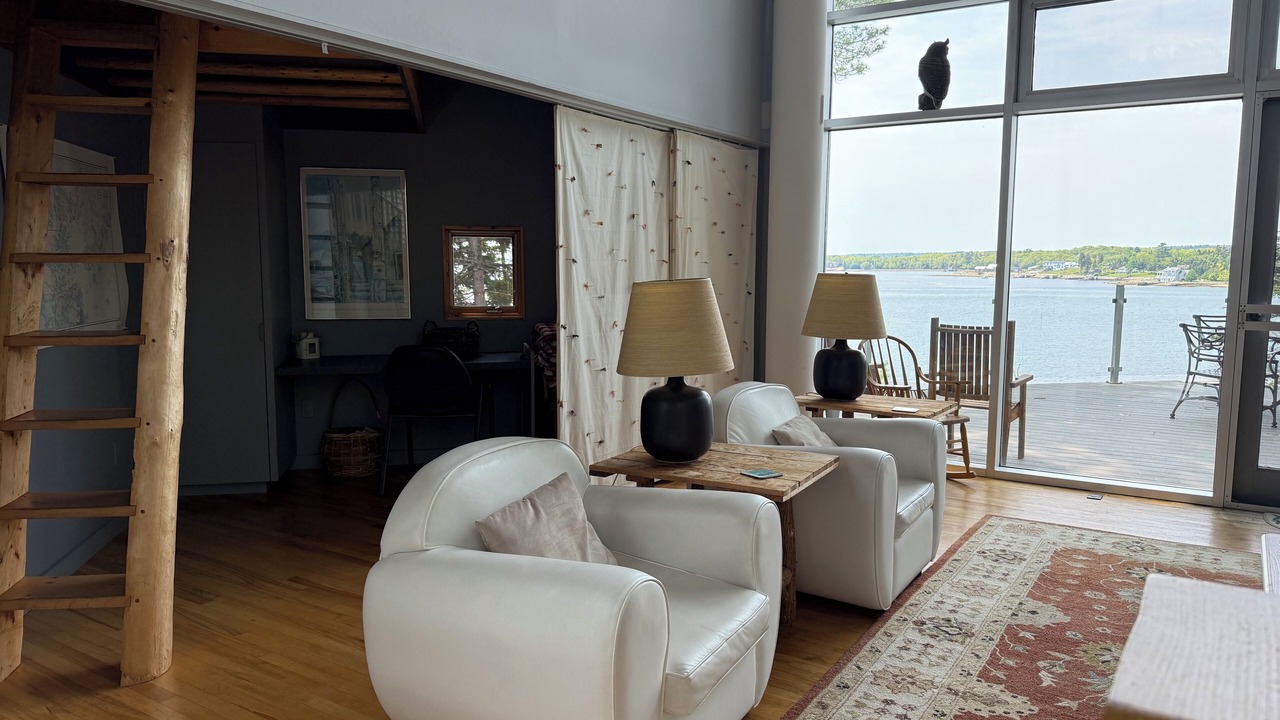 Photo of Livingroom in Middle River
