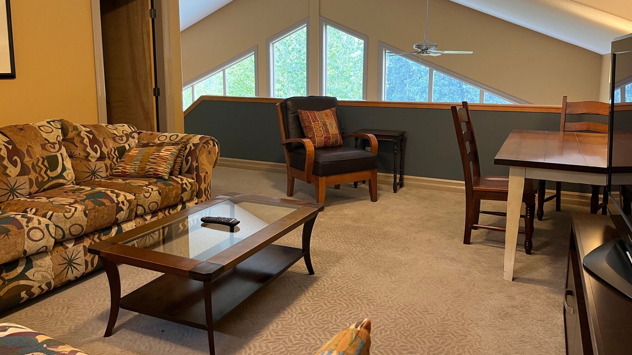 Photo of Livingroom in Sunburst Estates