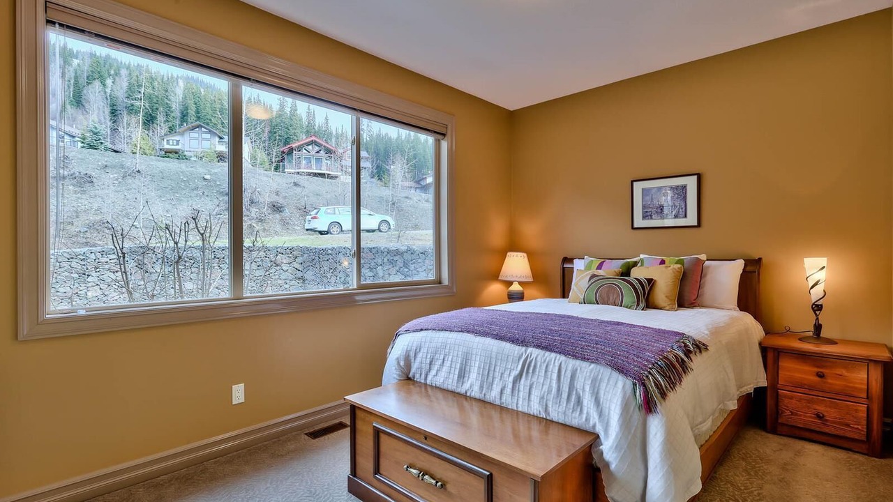 Photo of Bedroom in Sunburst Estates