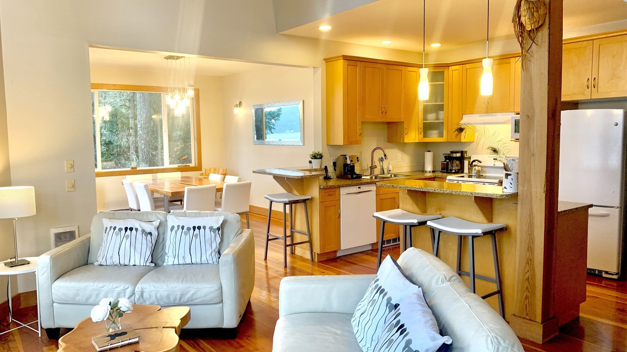 Photo of Livingroom in East Sooke