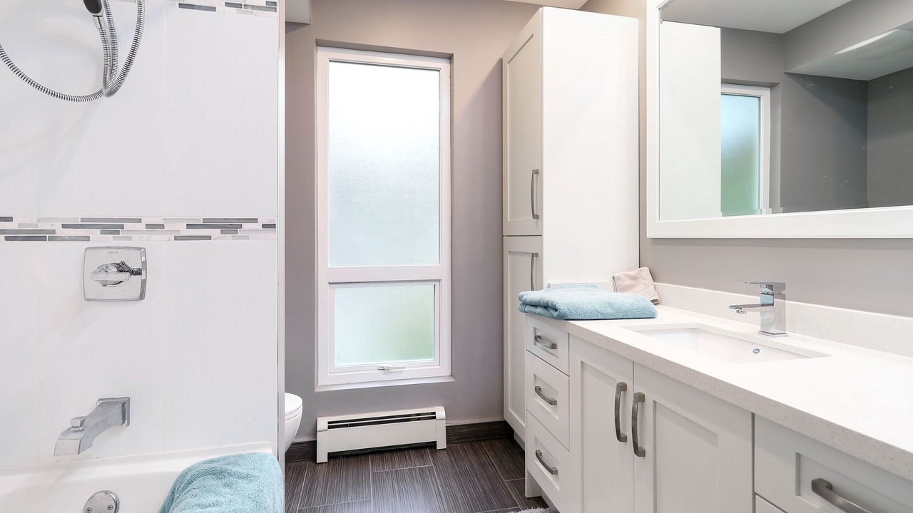Photo of Bathroom in Hollyburn
