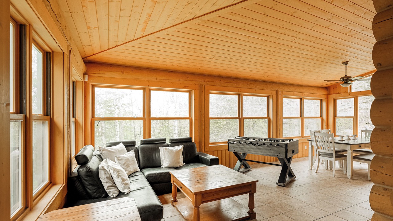 Photo of Livingroom in Fiddler Lake Resort