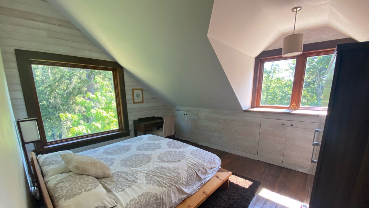 Photo of Bedroom in Salt Spring Island