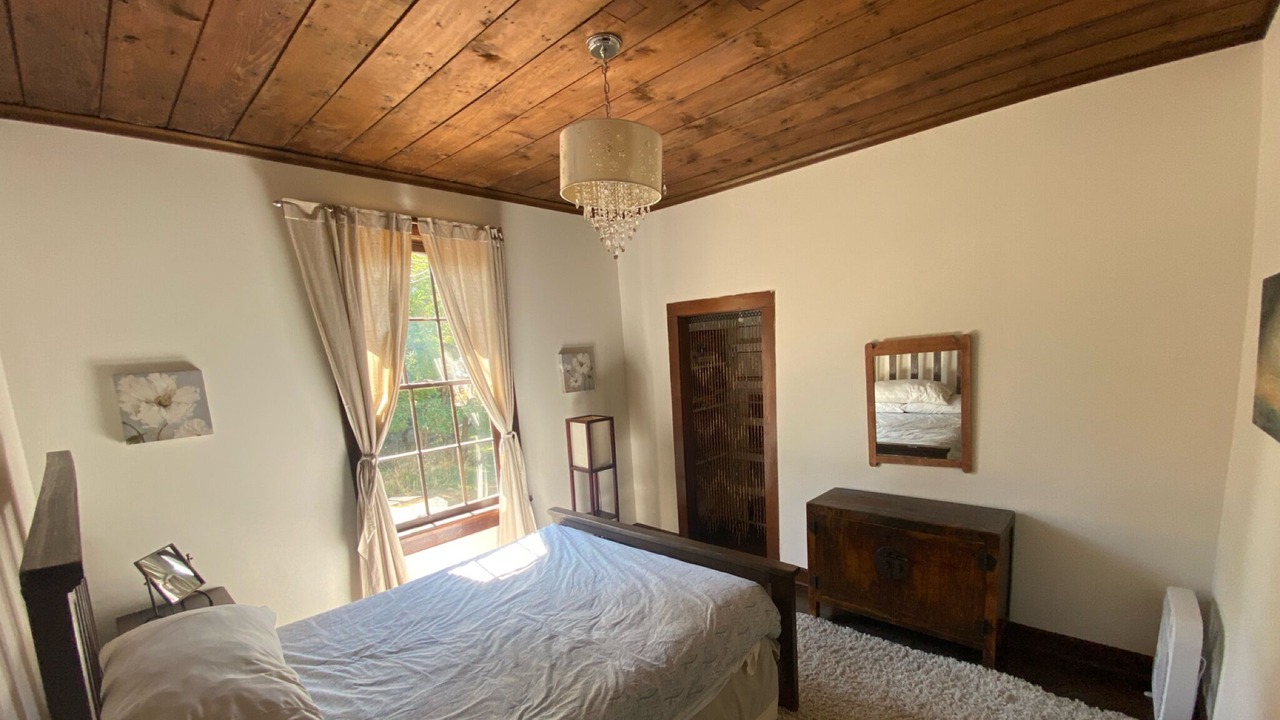 Photo of Bedroom in Salt Spring Island