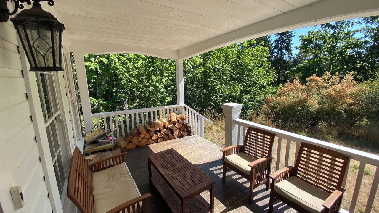 Photo of Patio Balcony in Salt Spring Island