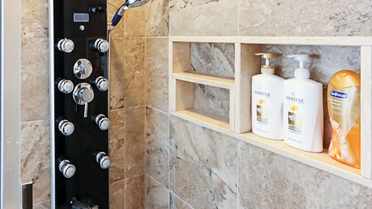 Photo of Bathroom in Clarkson-Lorne Park
