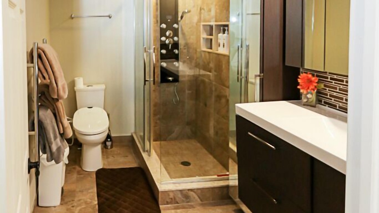 Photo of Bathroom in Clarkson-Lorne Park