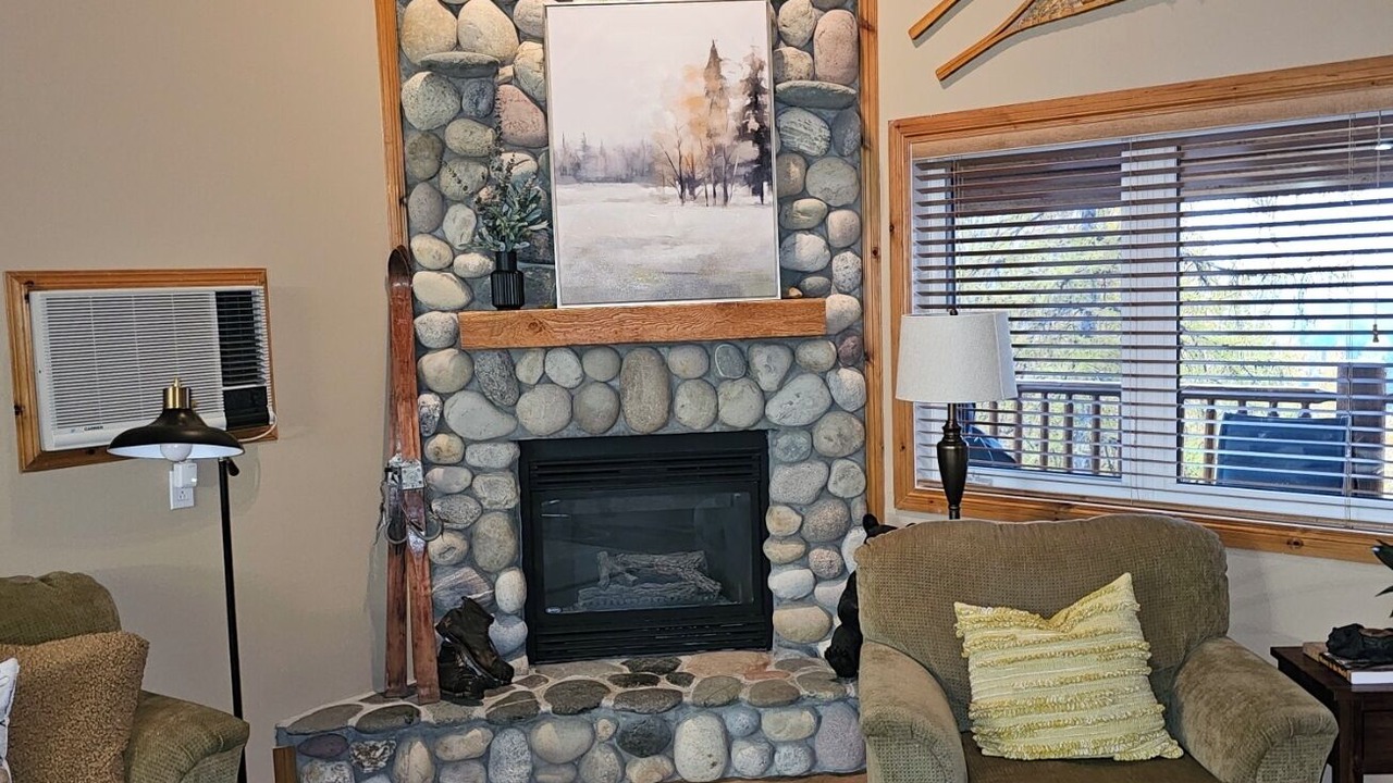 Photo of Livingroom in East Kootenay