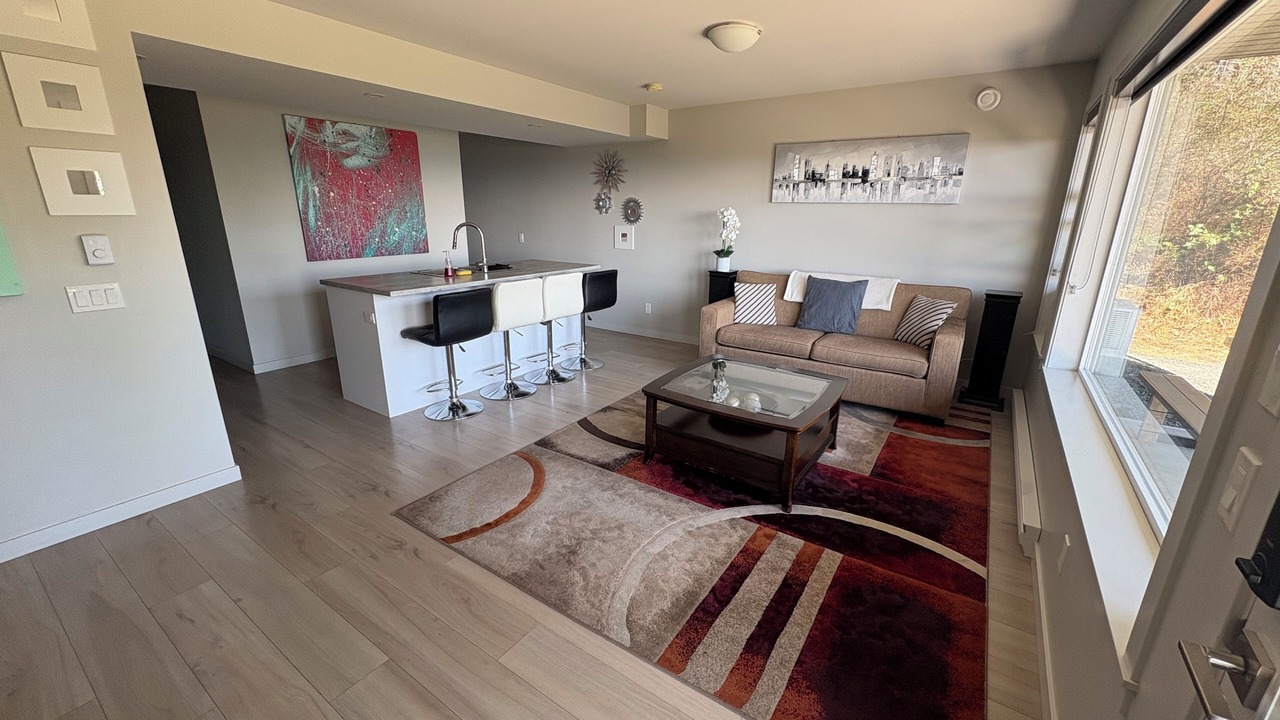Photo of Livingroom in Colwood