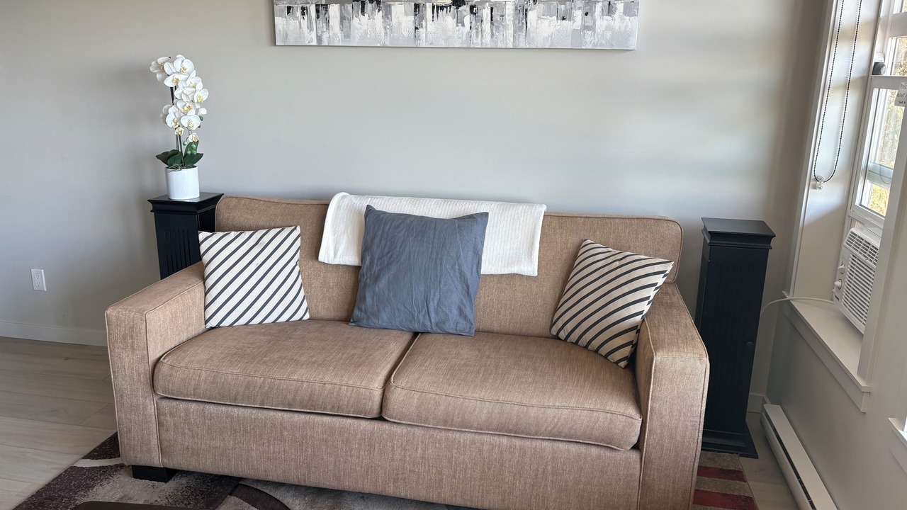 Photo of Livingroom in Colwood
