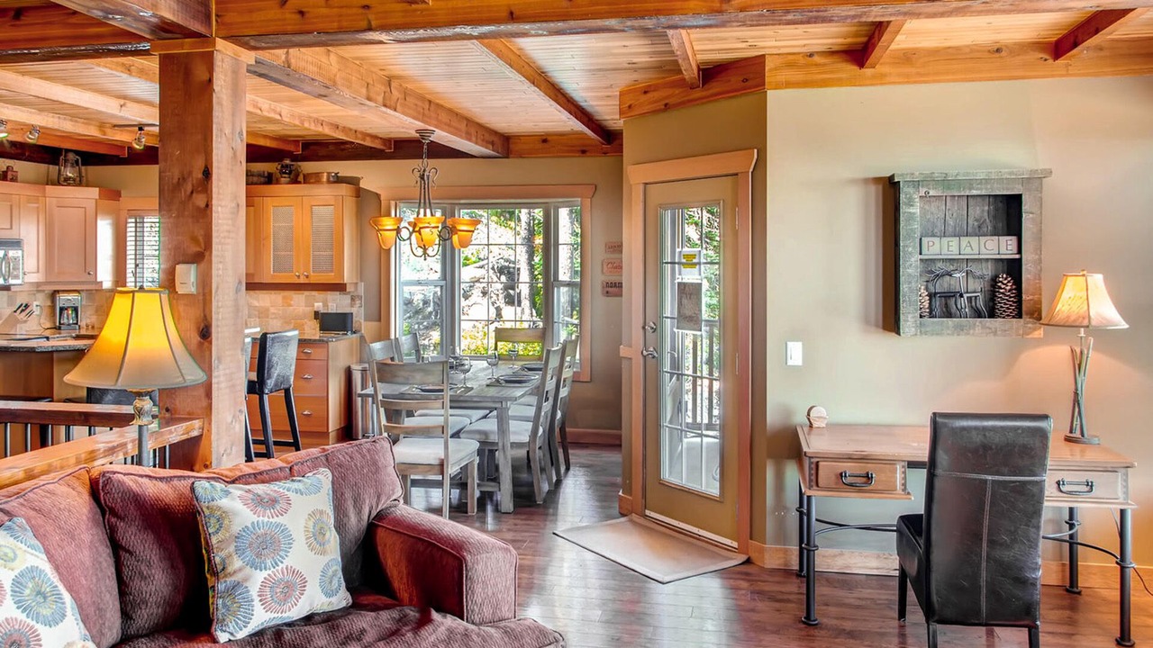 Photo of Livingroom in Snow Pine Estates