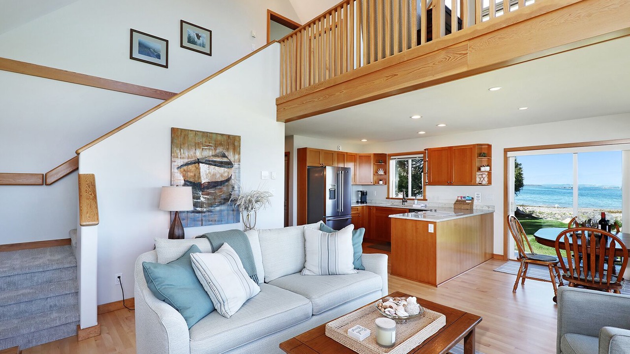 Photo of Livingroom in Union Bay