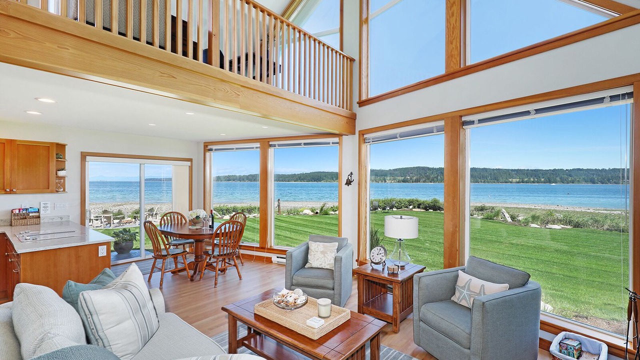Photo of Livingroom in Union Bay