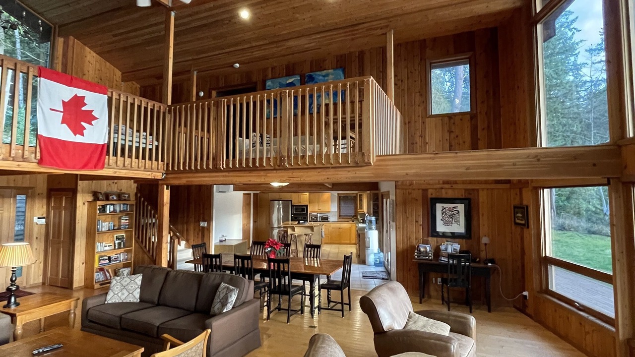 Photo of Livingroom in Pender Island