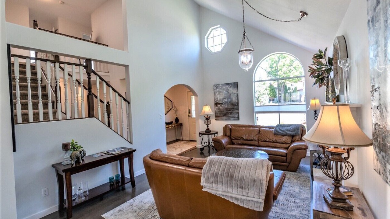 Photo of Livingroom in Okanagan-Similkameen