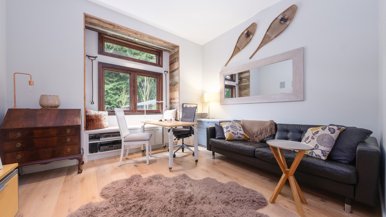 Photo of Livingroom in Deep Cove