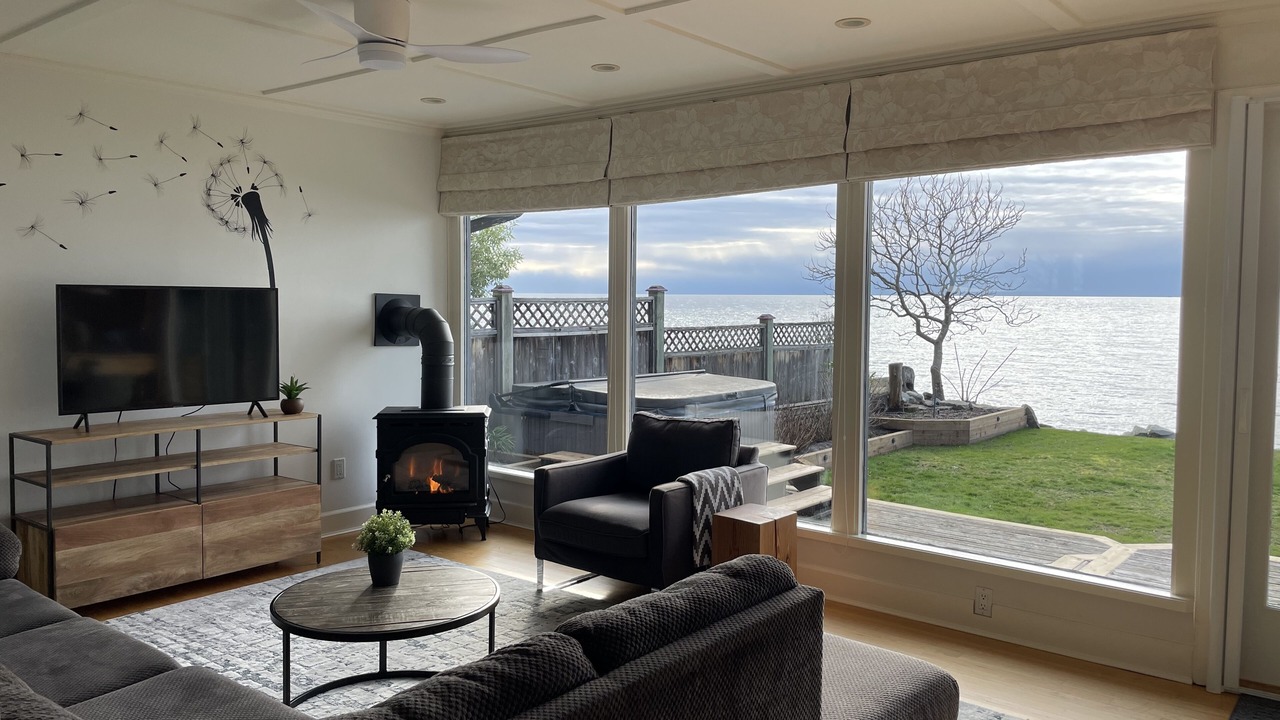 Photo of Livingroom in Roberts Creek
