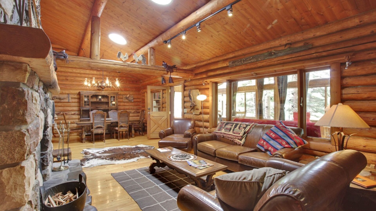 Photo of Livingroom in Calgary