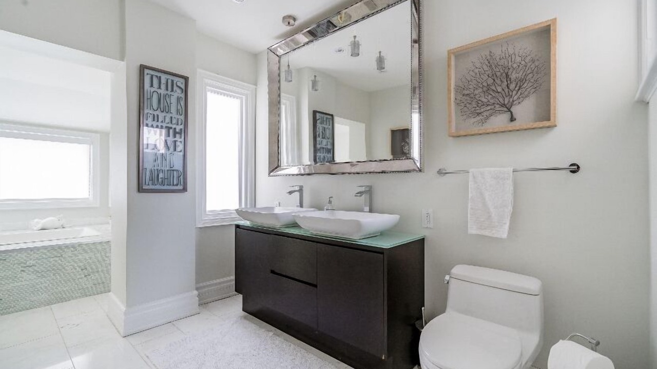 Photo of Bathroom in Oakwood Village