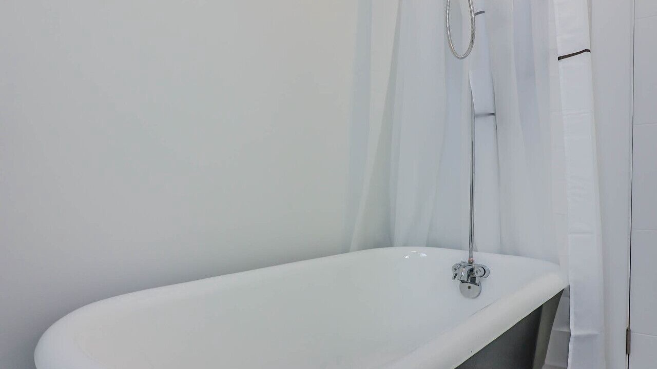 Photo of Bathroom in Queens Square