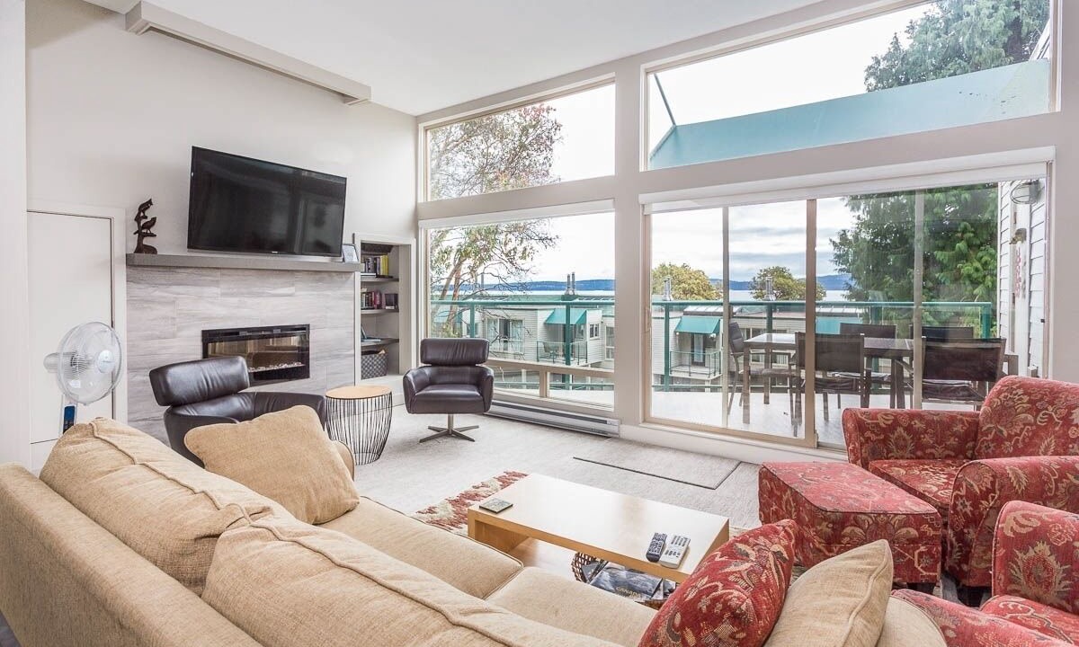 Photo of Livingroom in Yellow Point