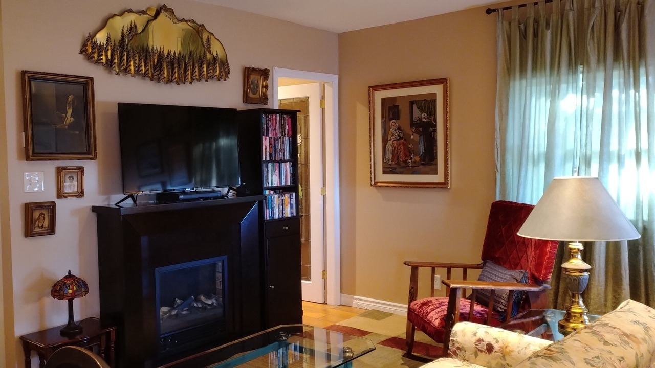 Photo of Livingroom in Maces Bay