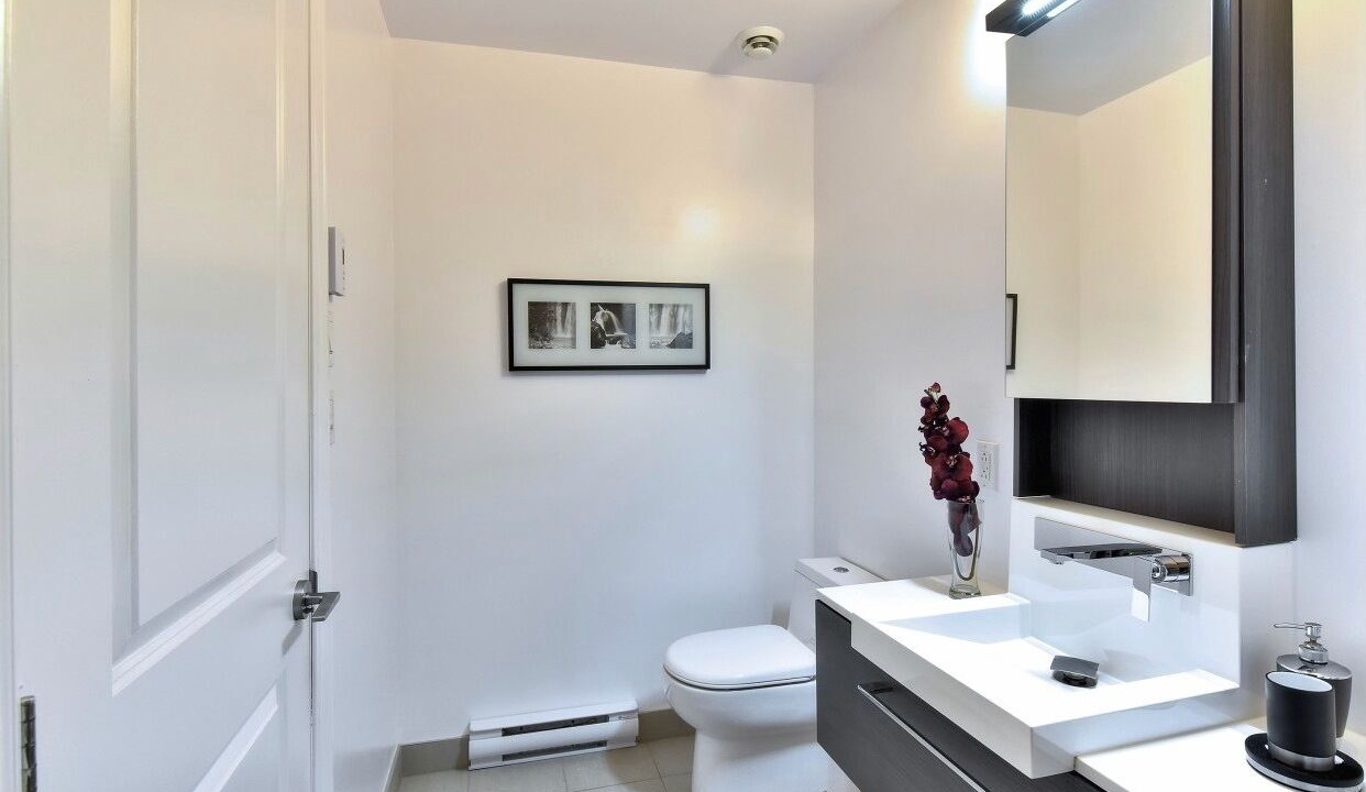 Photo of Bathroom in Cote-Des-Neiges—Notre-Dame-De-Grace