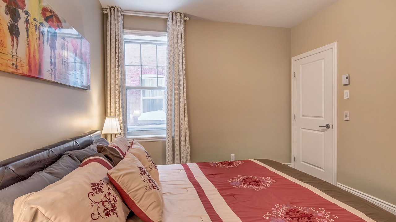 Photo of Bedroom in Cote-Des-Neiges—Notre-Dame-De-Grace