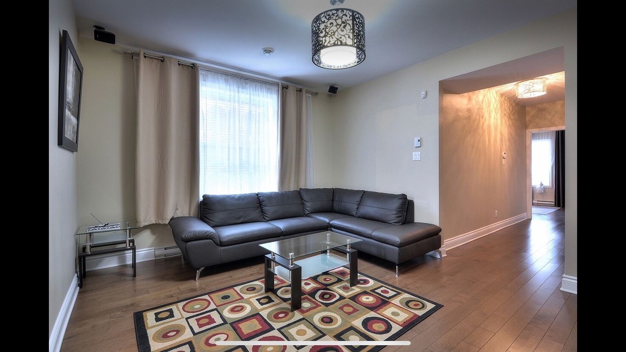 Photo of Livingroom in Cote-Des-Neiges—Notre-Dame-De-Grace