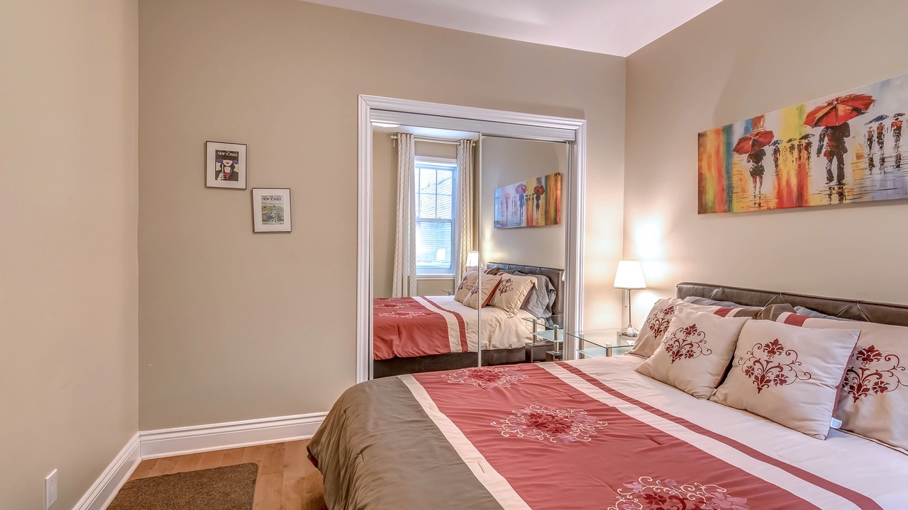 Photo of Bedroom in Cote-Des-Neiges—Notre-Dame-De-Grace