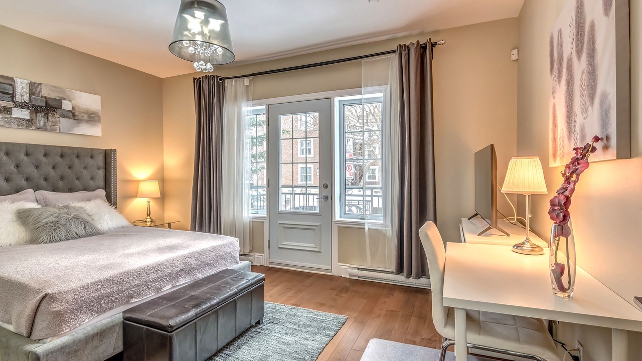 Photo of Bedroom in Cote-Des-Neiges—Notre-Dame-De-Grace