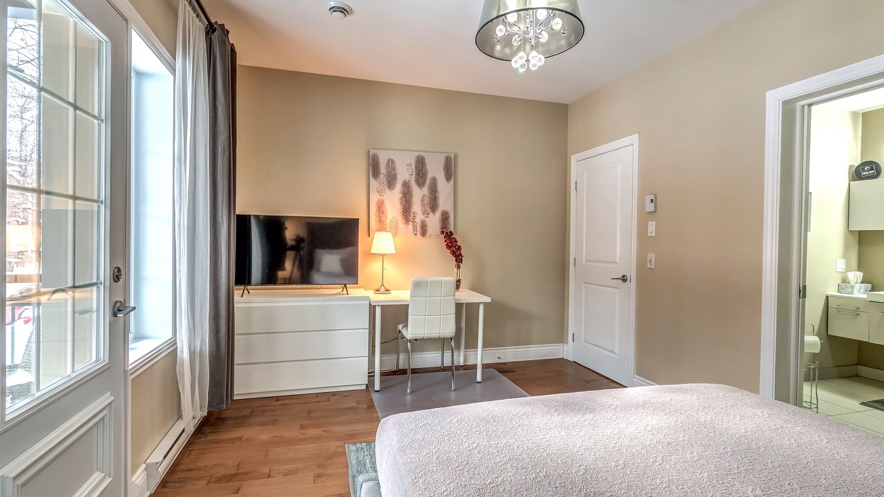 Photo of Bedroom in Cote-Des-Neiges—Notre-Dame-De-Grace