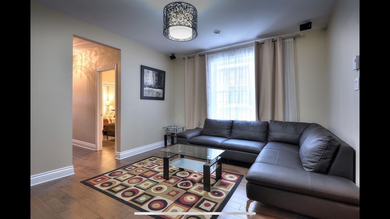 Photo of Livingroom in Cote-Des-Neiges—Notre-Dame-De-Grace