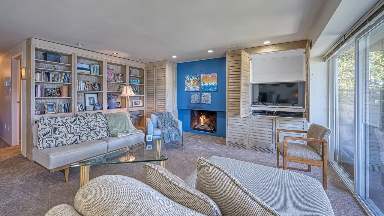 Photo of Livingroom in District of North Vancouver