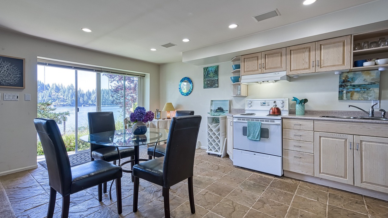 Photo of Kitchen in District of North Vancouver