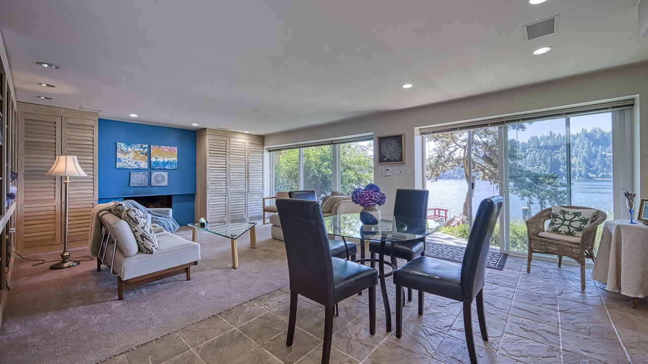 Photo of Livingroom in District of North Vancouver