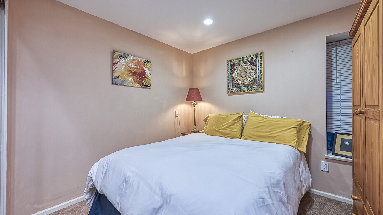 Photo of Bedroom in District of North Vancouver