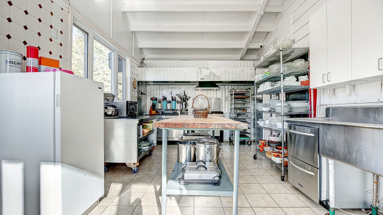 Photo of Kitchen in Sainte-Marguerite-du-Lac-Masson