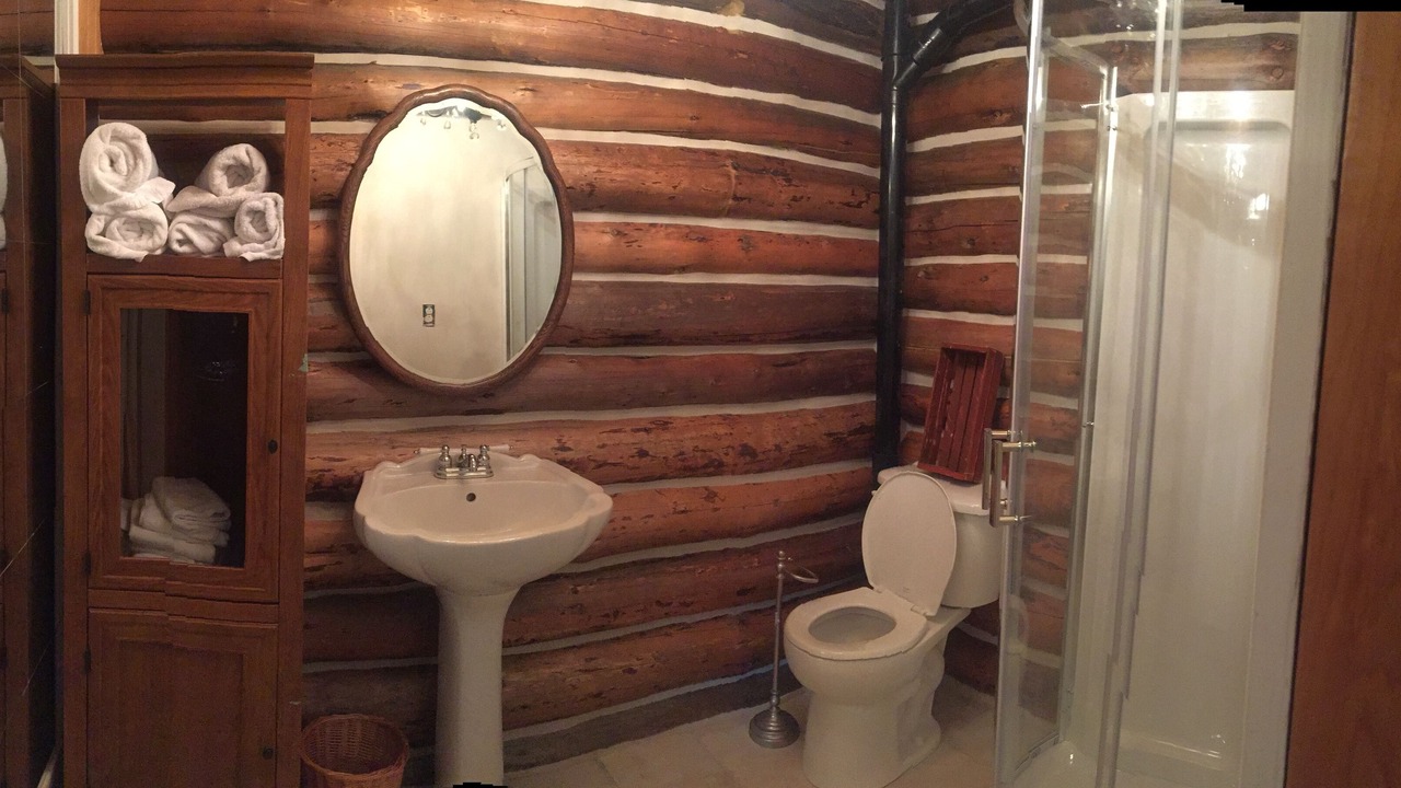 Photo of Bathroom in Deka Lake