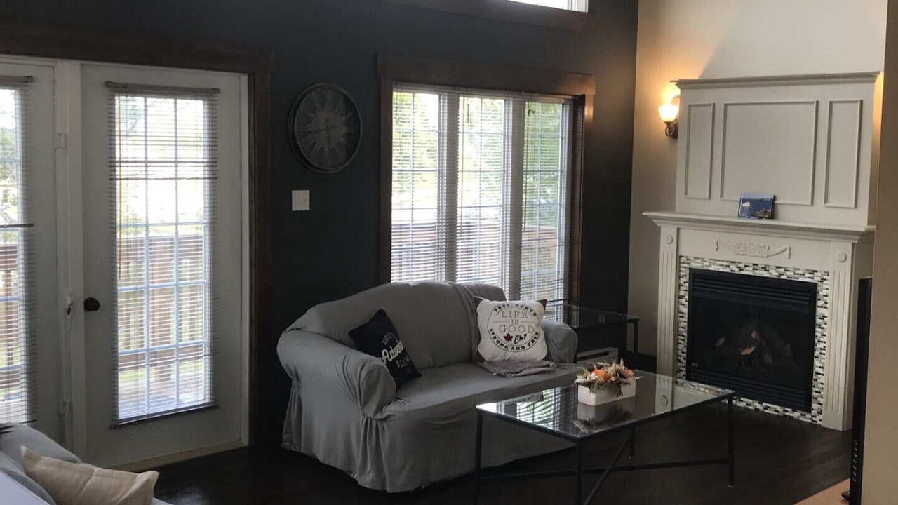 Photo of Livingroom in Deer Lake